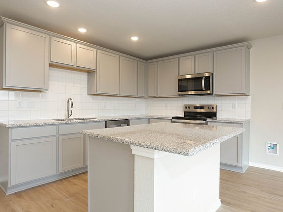 11_8656_Merlin_Cove11_mls