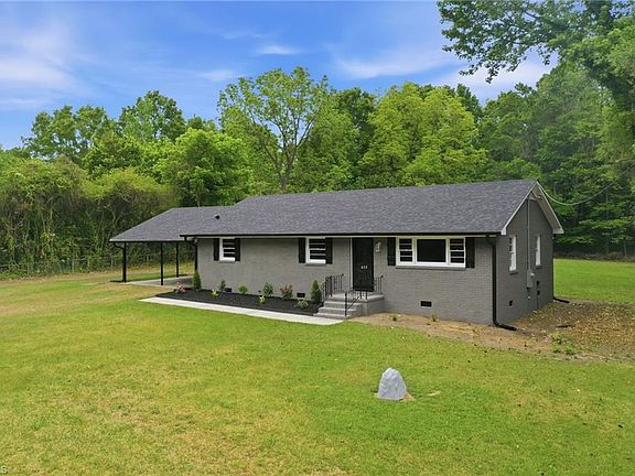 3rd image of 633 Atwater Rd