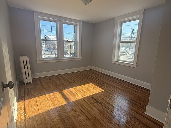 2nd image of 6 Poplar St Floor 1