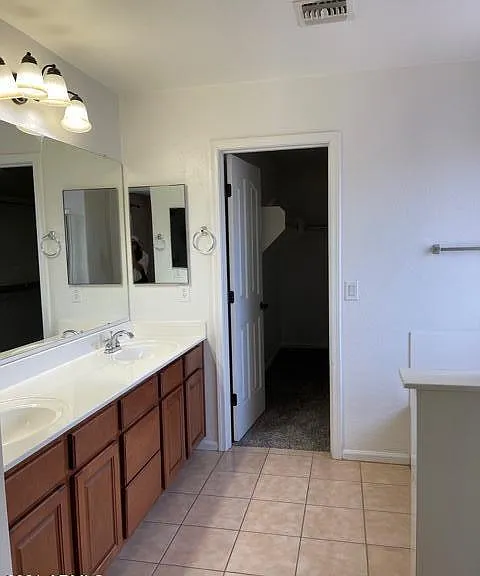 2972 E Franklin Ave — Photo 18