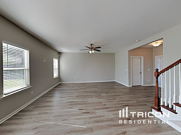 3rd image of 1064 E Sagewood Dr