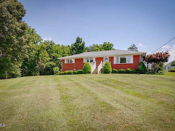 3rd image of 108 Honeysuckle Ave