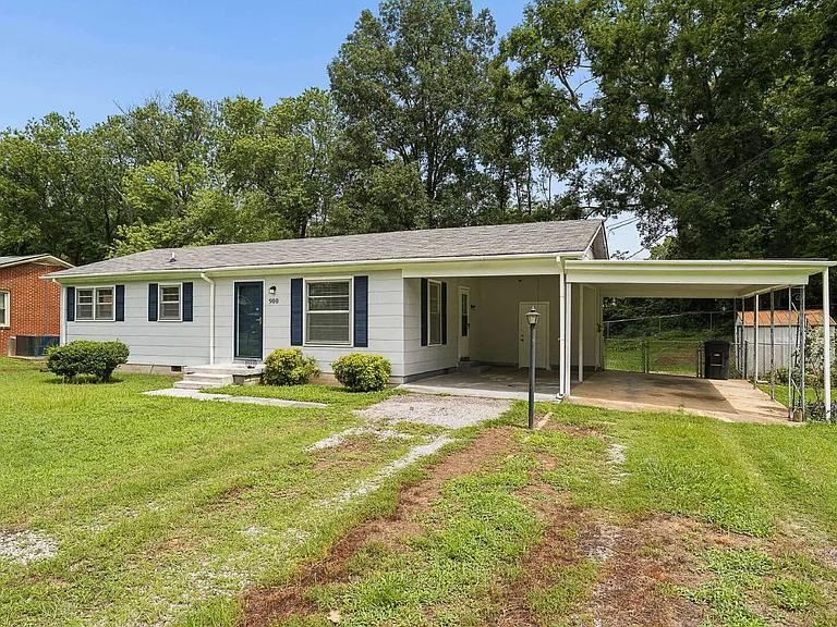 900 Velma Ln — Photo 3