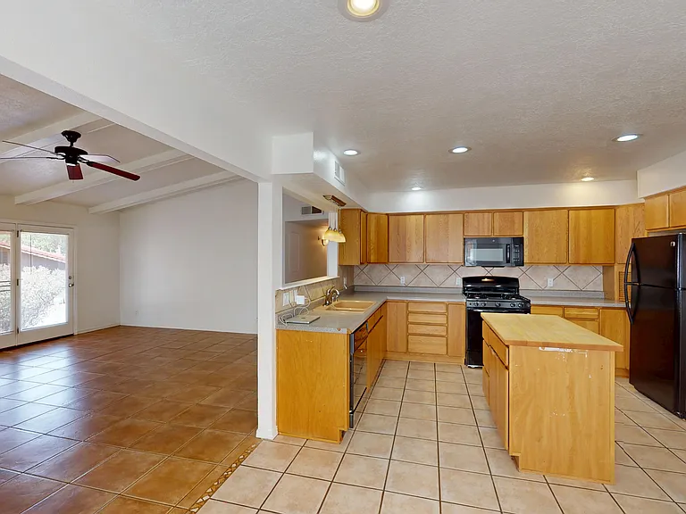 821 Oro Real NE — Photo 10