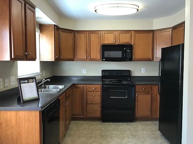 1st image of 424 N Amsterdam Ct
