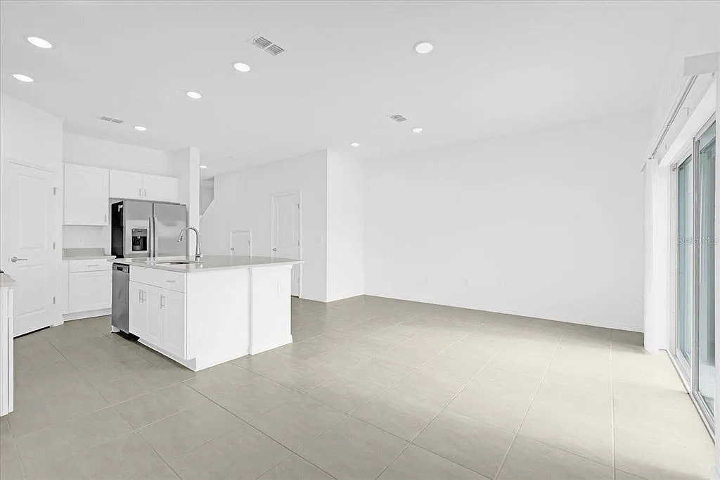3 bed, 2.5 bath, 1407 sqft, $2,000 — Photo 3