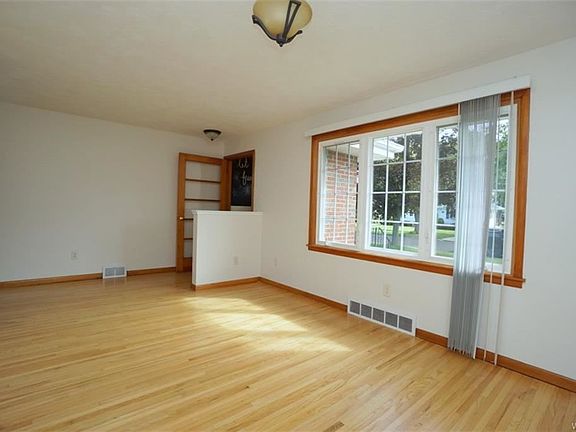 5th image of 1292 Moll St