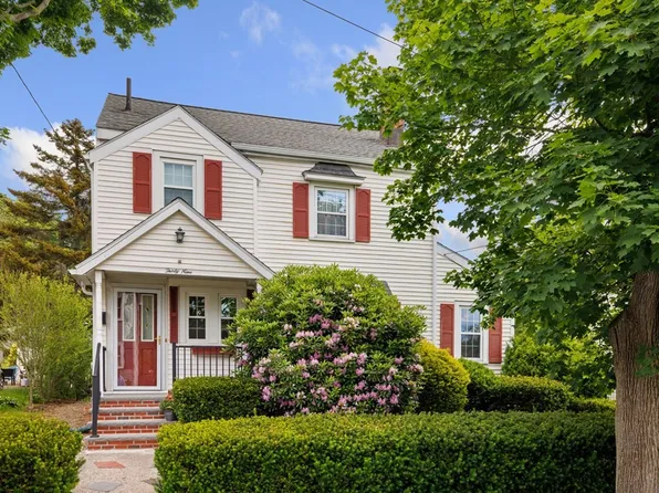 39 Endicott Rd, Stoneham, MA 02180