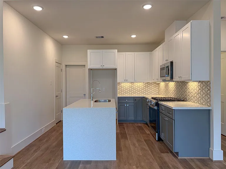 879 Rachel St #F — Photo 9