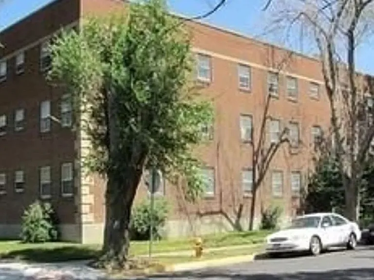 446 W Whitman St — Photo 1