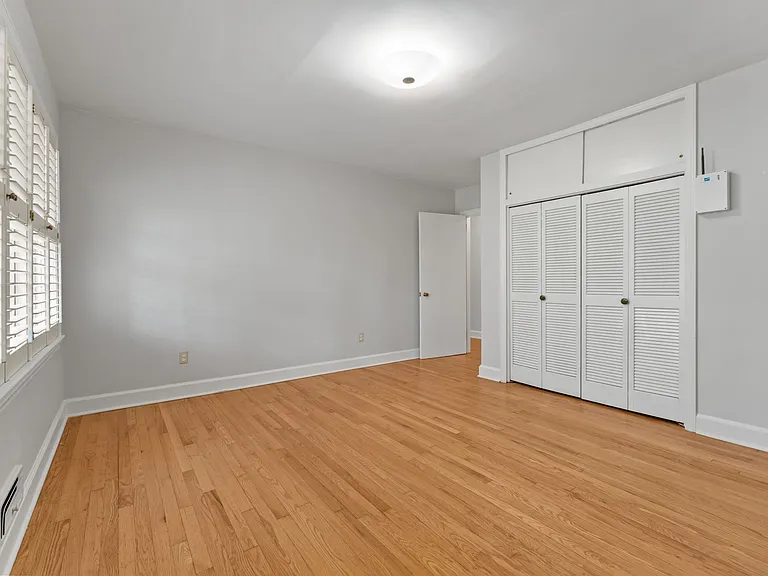 225 Arbutus Rd — Photo 35
