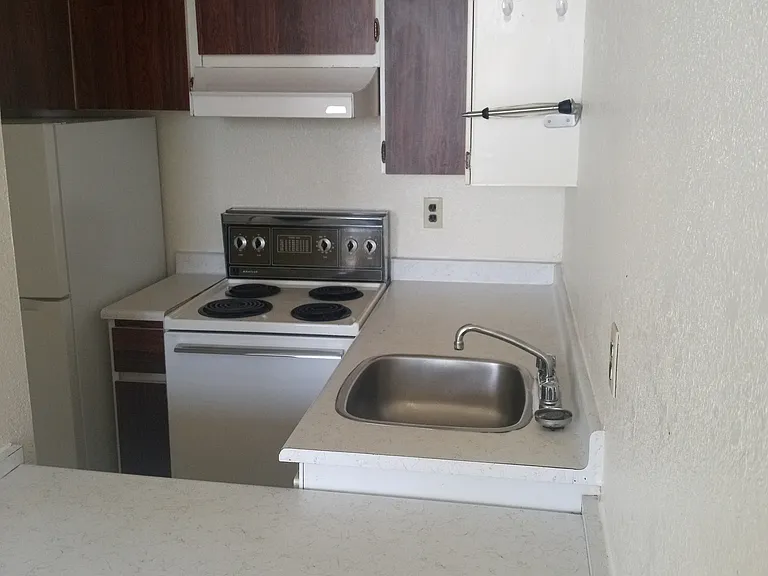 1147 Quadra St — Photo 13