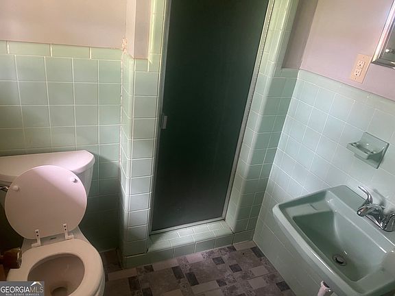 4th image of 19 Harris Dr