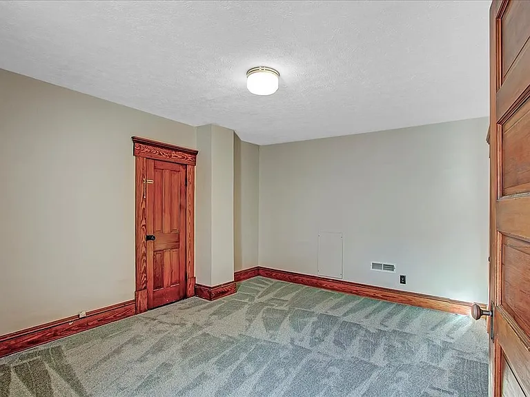 301 E Columbus St — Photo 21