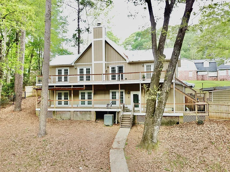 208 Timberlake Dr — Photo 3