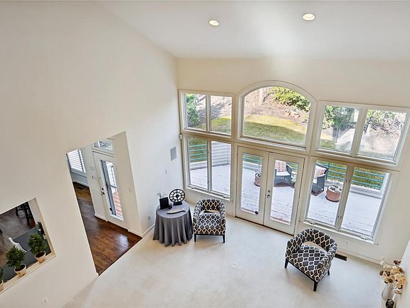 5th image of 1113 Water Pointe Ln