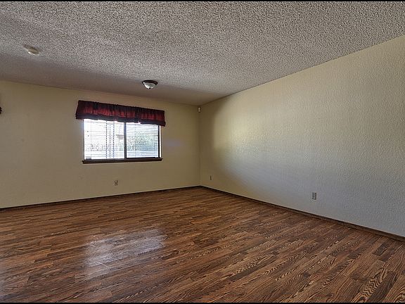 3rd image of 844 Agua Caliente Dr