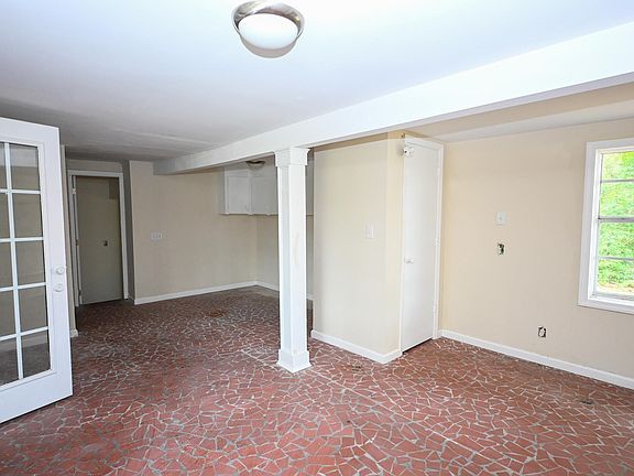 5th image of 109 S Lee St