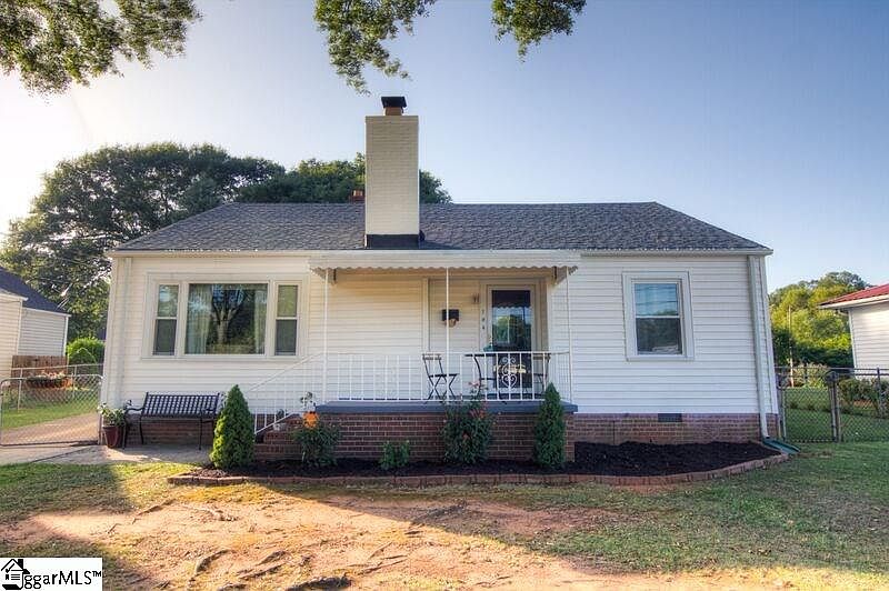 1st image of 104 Lenore Ave