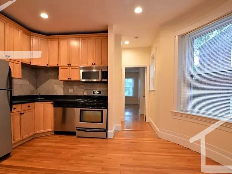 198 Winthrop Rd #5E — Photo 8