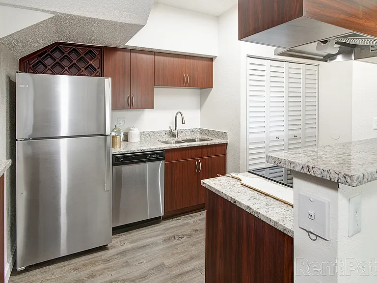 Waterford Point Apartments — Photo 19