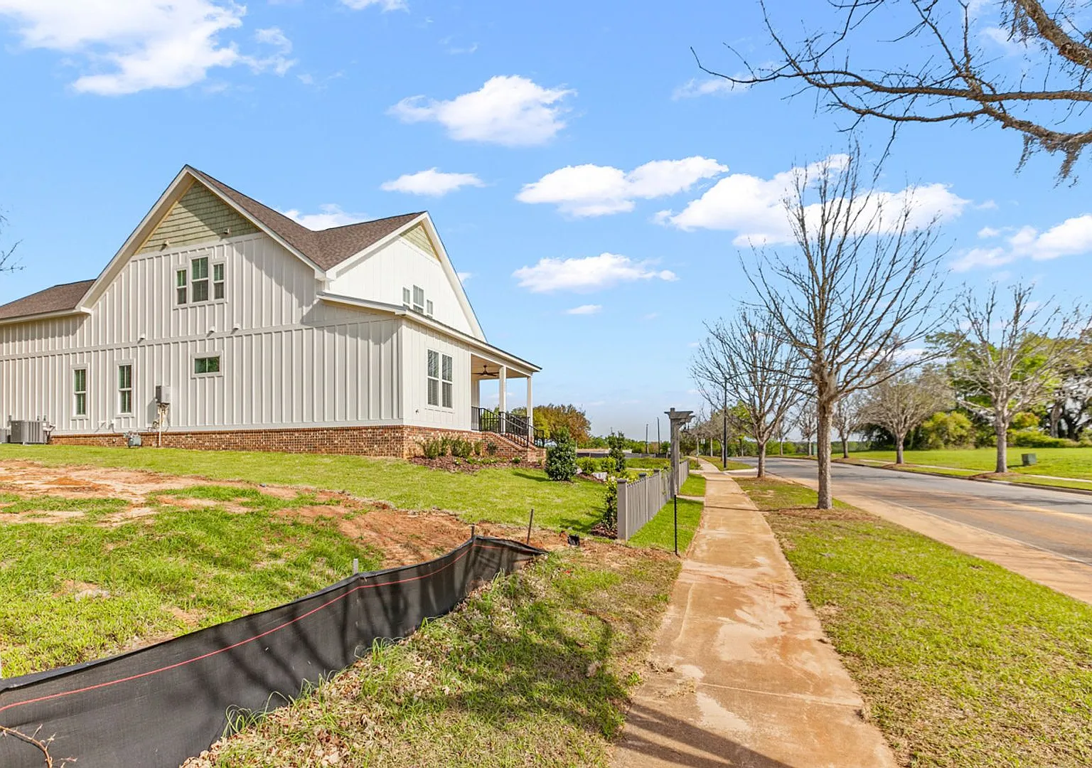 Great Southwood Home — Photo 2