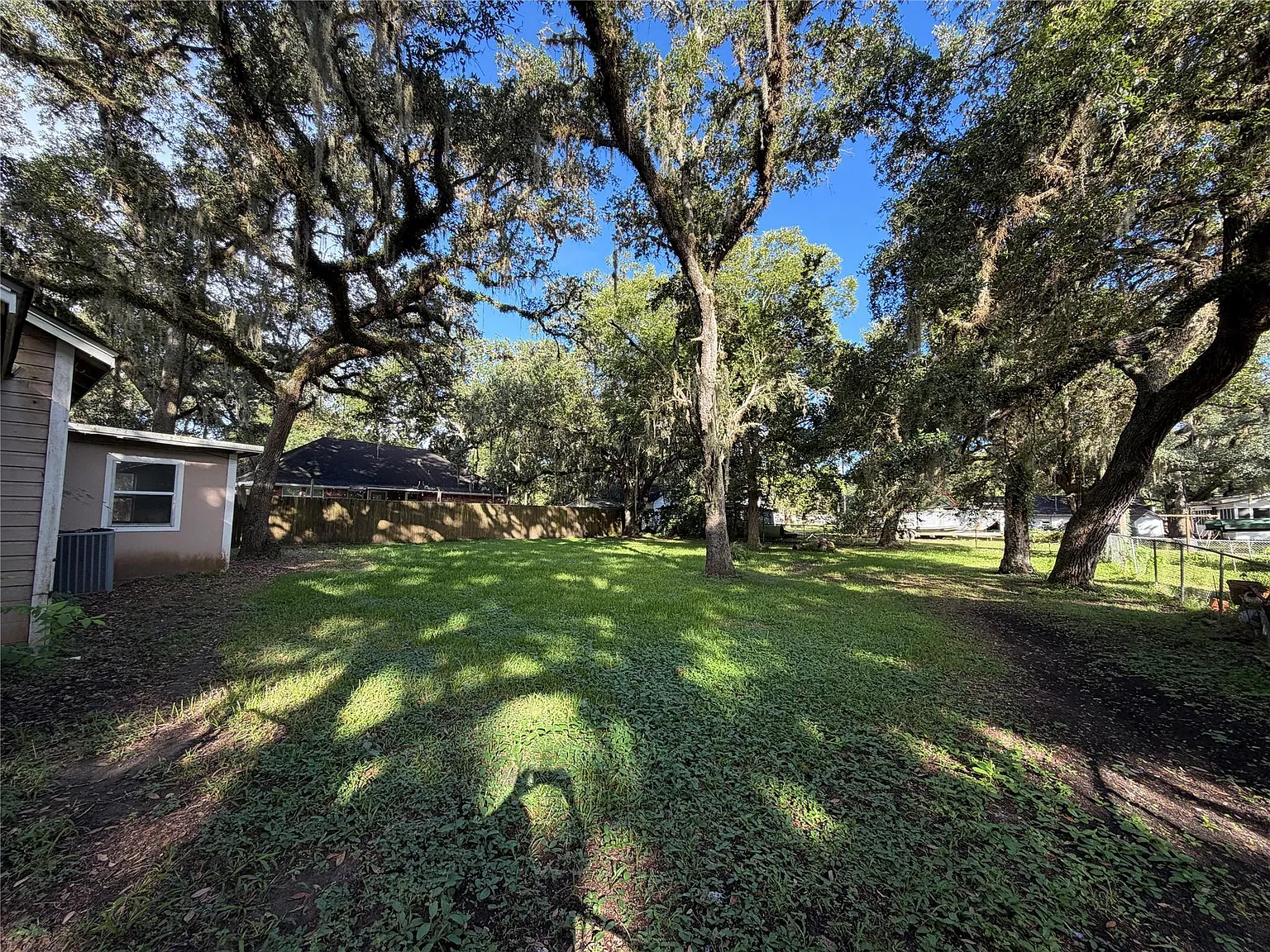 2 bed, 1.5 bath, 944 sqft, $1,300 — Photo 2