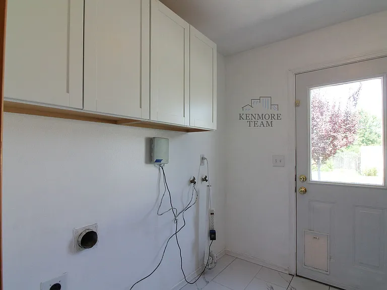 402 Abbot St — Photo 10