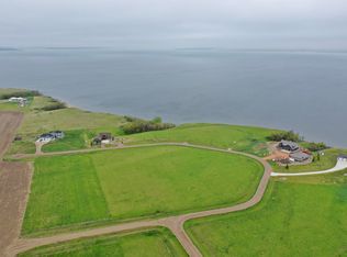 5880 Sandstone Point Rd, Beulah, ND 58523