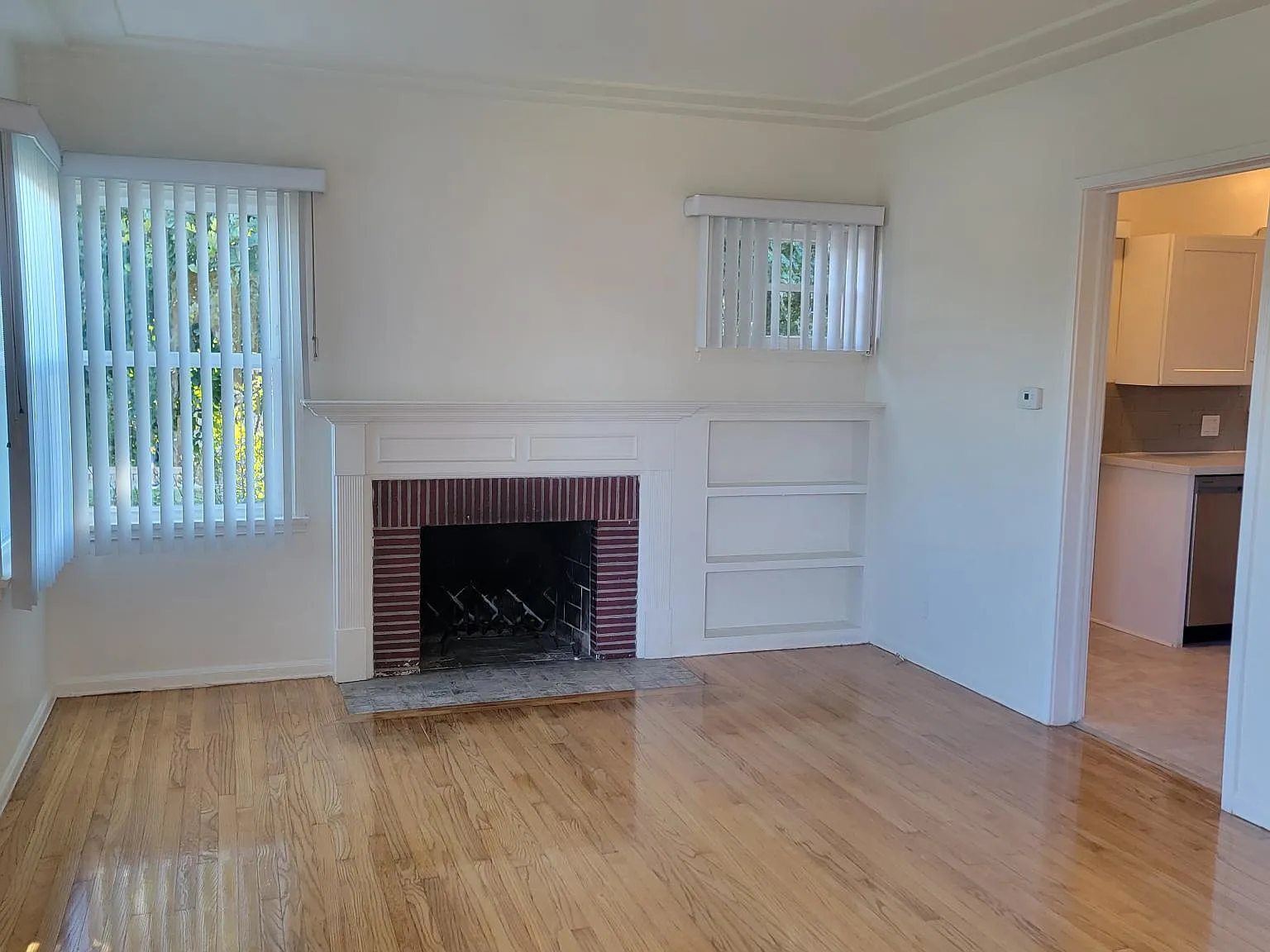 2 bed, 1000 sqft, $4,000 — Photo 4
