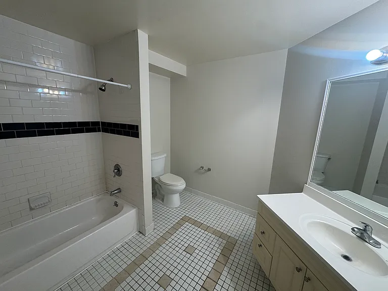 108 W Cedar St #502 — Photo 17
