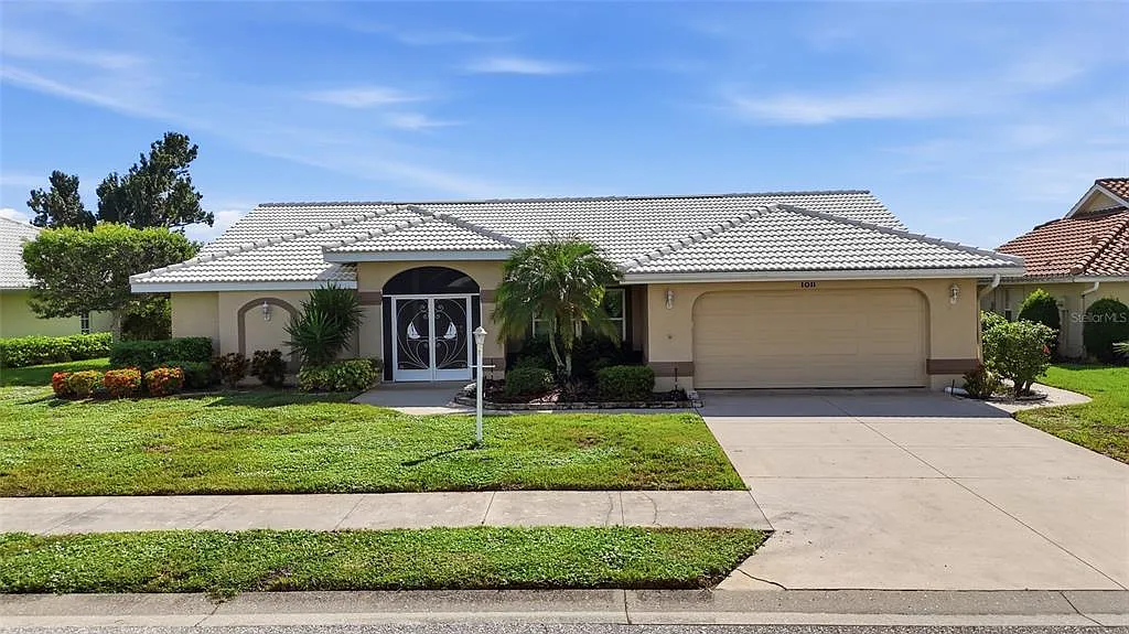 3 bed, 2.0 bath, 2481 sqft, $6,500 — Photo 1