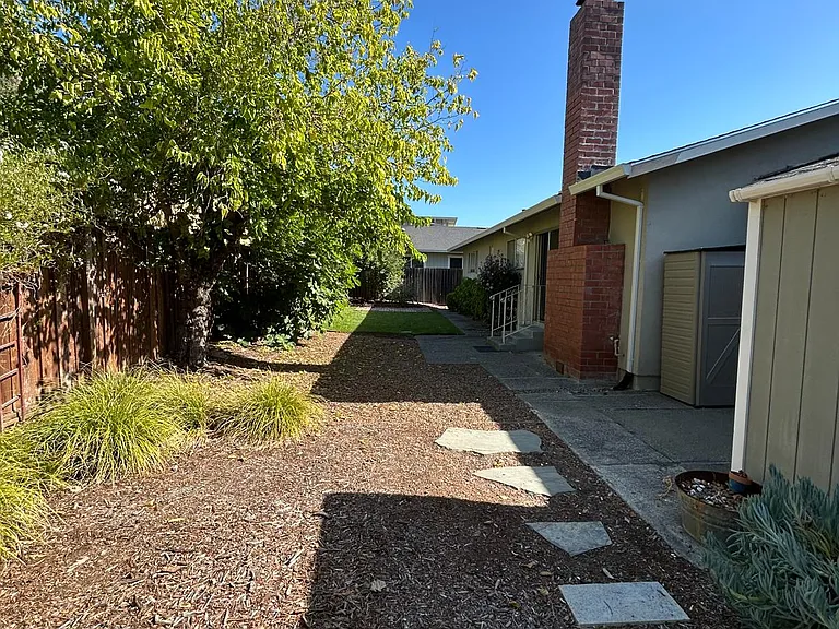 566 Joaquin Dr — Photo 3