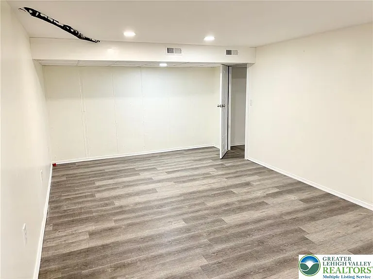 1319 Mohr Cir — Photo 25