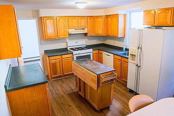 Eat-in kitchen