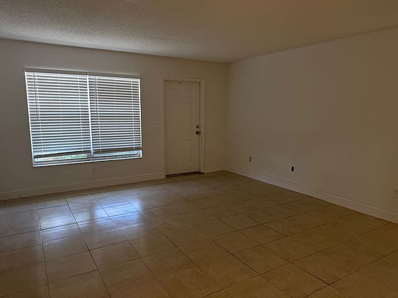 3rd image of 3891 Riverside Dr #A