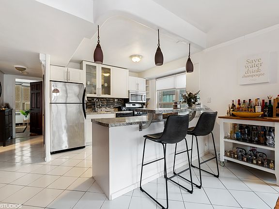 5th image of 3950 N Lake Shore Dr APT 211B