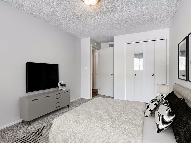 1204 S Euclid Ave — Photo 10
