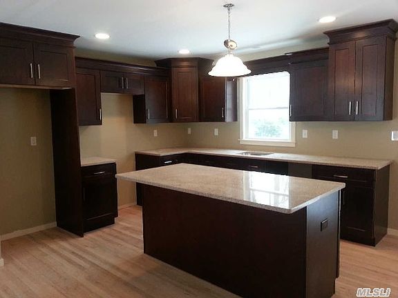 2nd image of 68 Lynbrook Dr