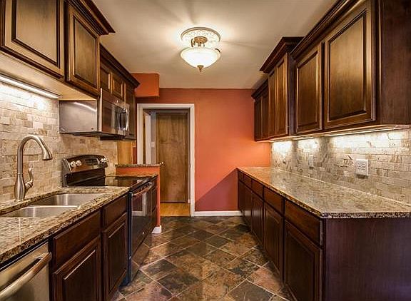5th image of 1555 Glenmeade Dr