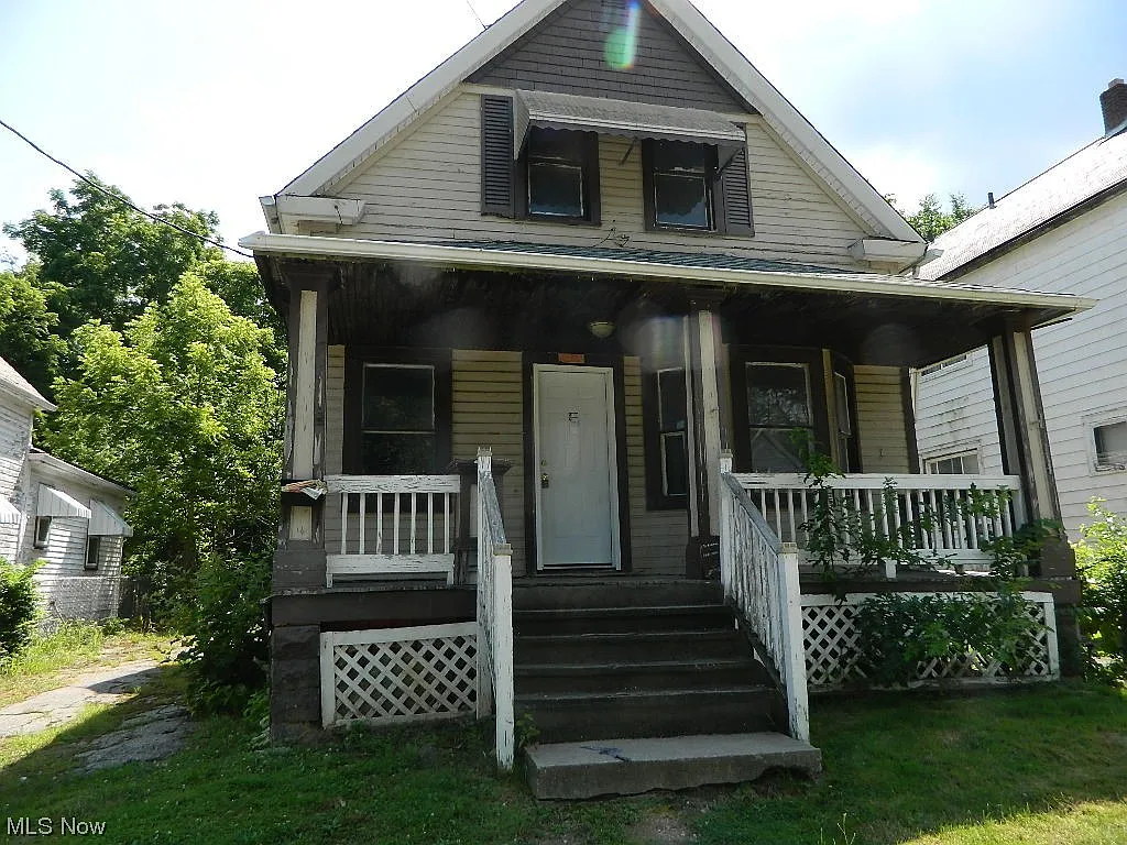 2939 E 115th St photo 1