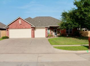 425 Summit Bnd, Norman, OK 73071