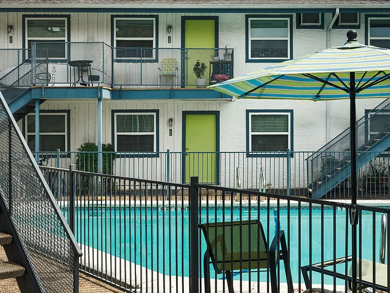 Zilker Capri Apts. — Photo 3