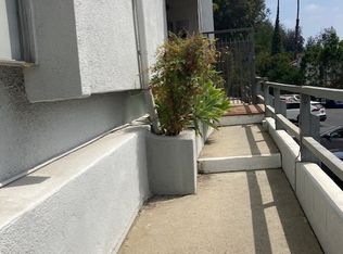 Chateau 1820 El Cerrito Pl., Los Angeles, CA 90068