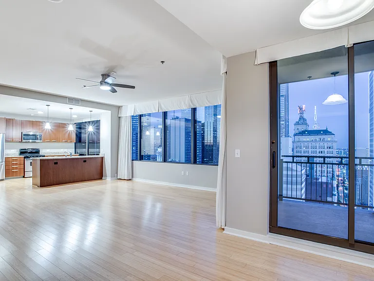 1200 Main St #2512 — Photo 3