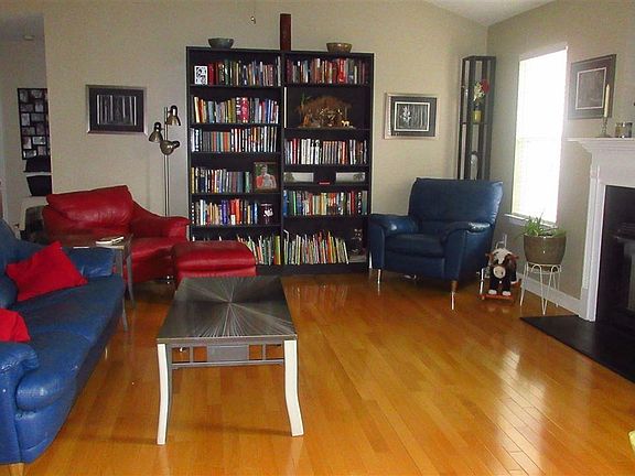 3rd image of 1923 9th Street Dr SE
