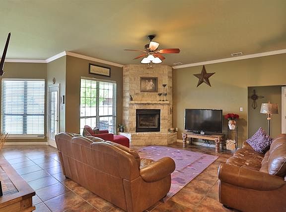 2nd image of 717 Lone Star Dr