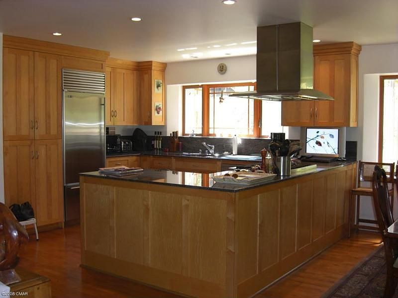2nd image of 44636 Forest Ct