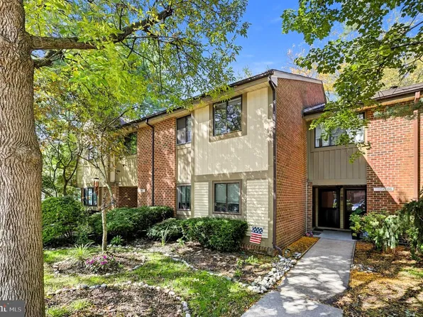 706 Cypress Point Cir #B, Mount Laurel, NJ 08054