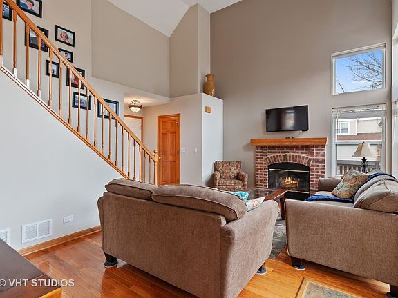 4th image of 396 Lexington Ln